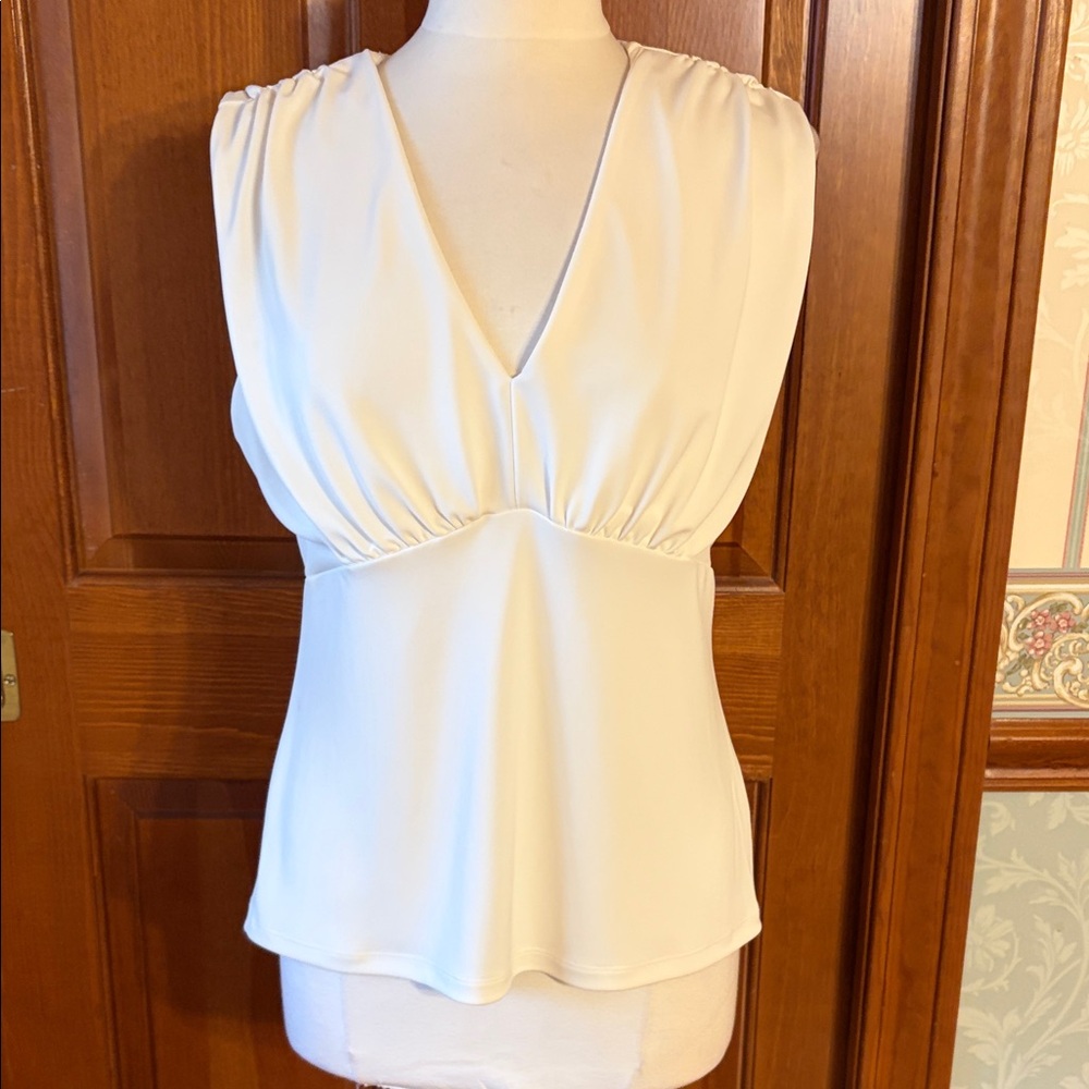 Banana Republic Cream Sleeveless Blouse. Women’s  Size Large